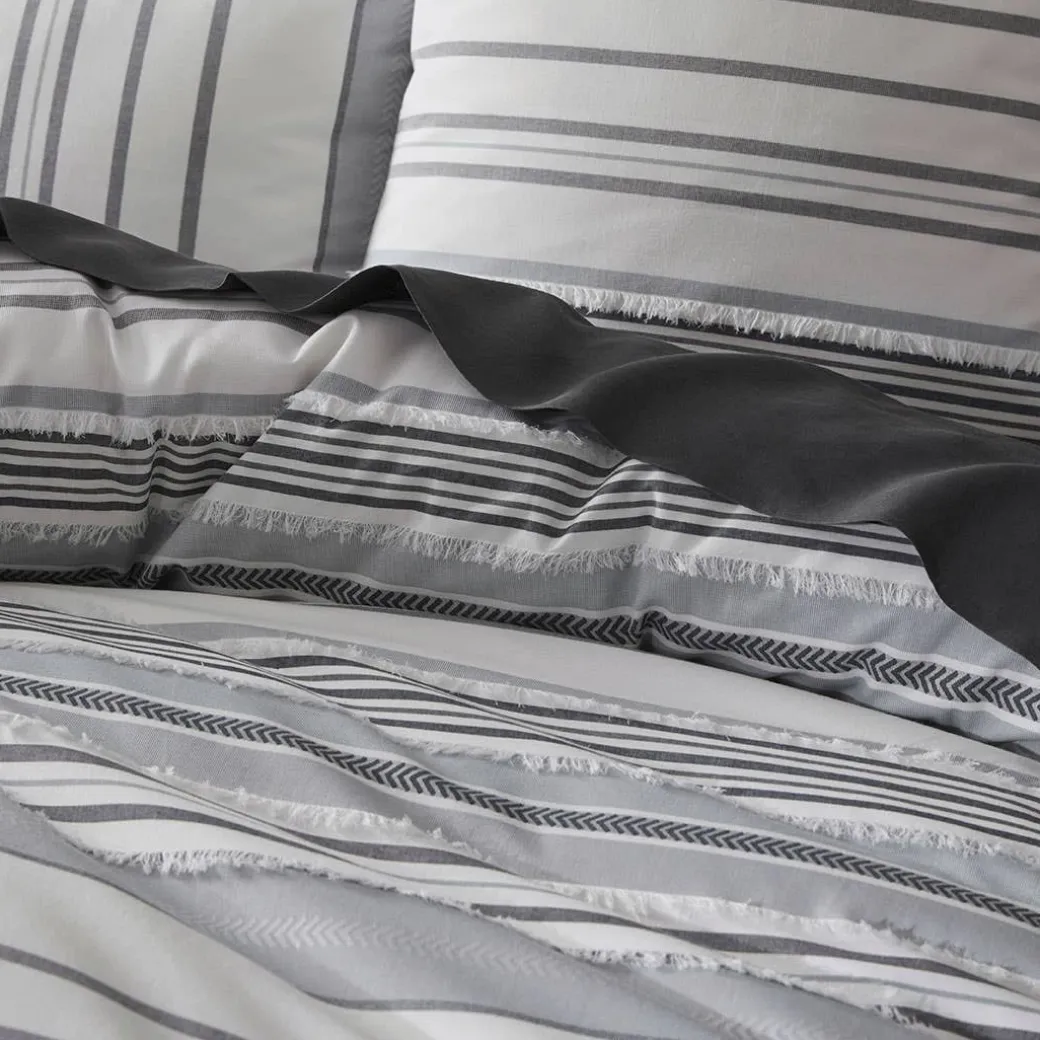 Corgan Quilt Cover - Seaspray/White