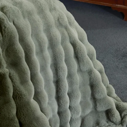 Malmo Faux Fur Throw - Pumice