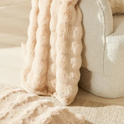 Malmo Faux Fur Throw - Pumice